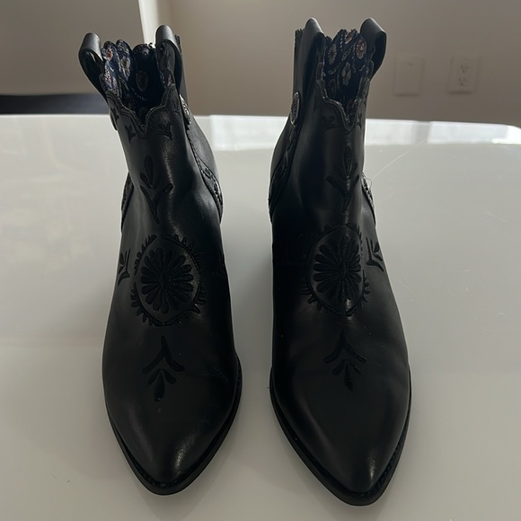 Seyschelles Black Leather embroidered western style booties - Picture 6 of 15